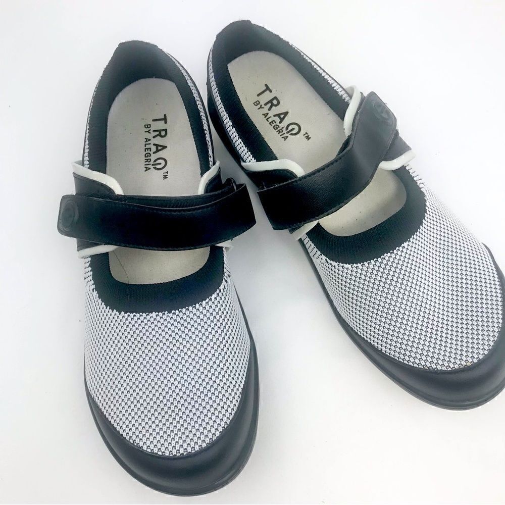 TRAQ by Alegria Black White Mesh Qutie Mary Jane Athletic Shoes